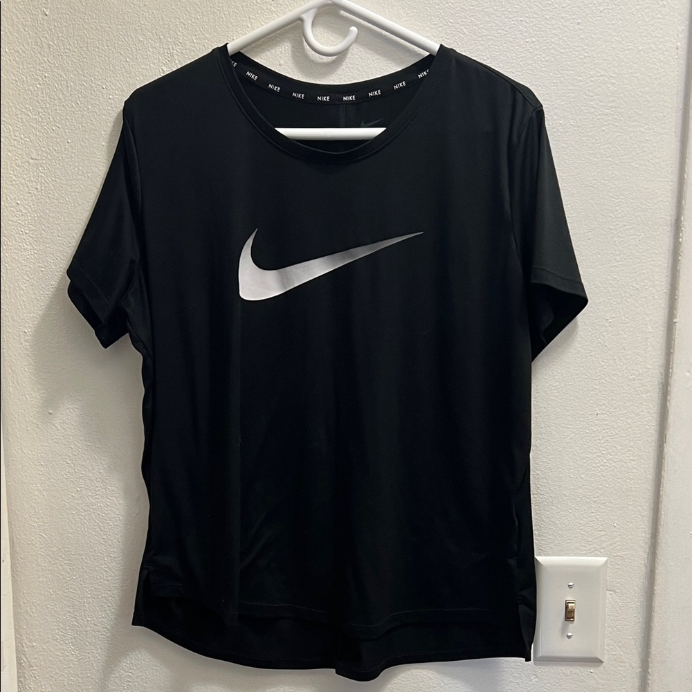 Nike Women's Black Dri-Fit Short Sleeve Tee